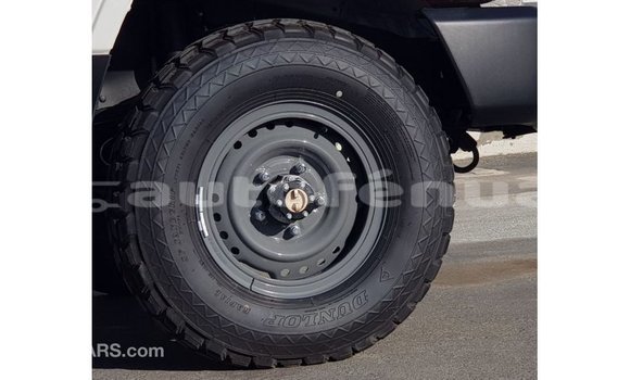 Acheter Import Voiture Toyota Land Cruiser Blanc à Import - Dubai, Marquesas Acheter Import Voiture Toyota Land Cruiser Blanc à Import - Dubai, Marquesas