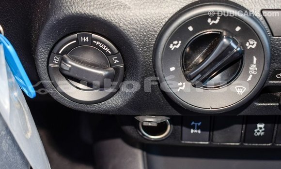 Acheter Import Voiture Toyota Hilux Blanc à Import - Dubai, Marquesas Acheter Import Voiture Toyota Hilux Blanc à Import - Dubai, Marquesas