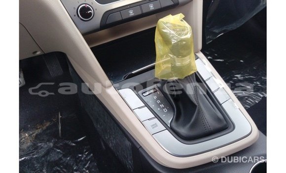 Acheter Import Voiture Hyundai Elantra Blanc à Import - Dubai, Marquesas Acheter Import Voiture Hyundai Elantra Blanc à Import - Dubai, Marquesas
