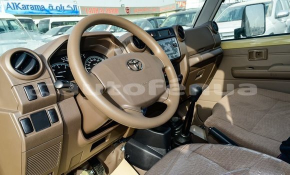 Acheter Import Voiture Toyota Land Cruiser Beige à Import - Dubai, Marquesas Acheter Import Voiture Toyota Land Cruiser Beige à Import - Dubai, Marquesas