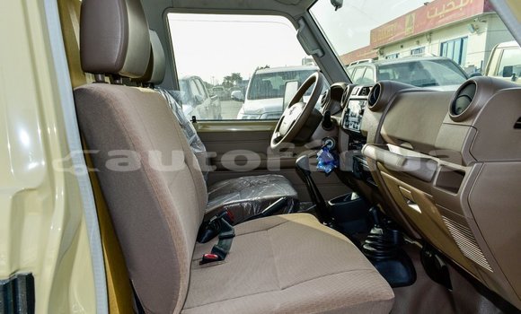 Acheter Import Voiture Toyota Land Cruiser Beige à Import - Dubai, Marquesas Acheter Import Voiture Toyota Land Cruiser Beige à Import - Dubai, Marquesas