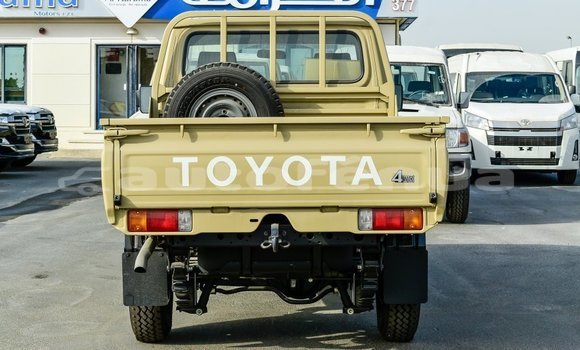 Acheter Import Voiture Toyota Land Cruiser Beige à Import - Dubai, Marquesas Acheter Import Voiture Toyota Land Cruiser Beige à Import - Dubai, Marquesas