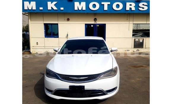 Acheter Import Voiture Chrysler 200 Blanc à Import - Dubai, Marquesas