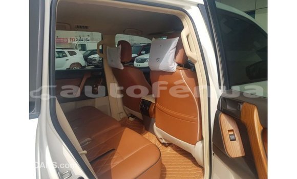 Buy Import Toyota Land Cruiser White Car in Import - Dubai in Marquesas Buy Import Toyota Land Cruiser White Car in Import - Dubai in Marquesas