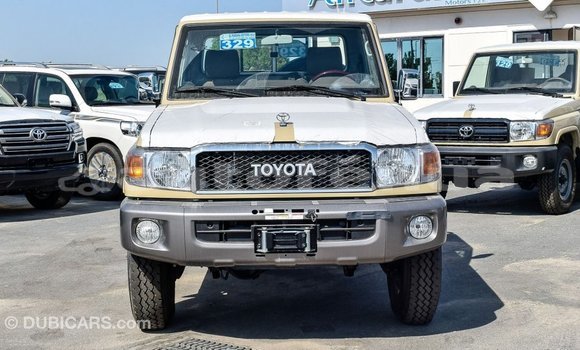 Acheter Import Voiture Toyota Land Cruiser Beige à Import - Dubai, Marquesas Acheter Import Voiture Toyota Land Cruiser Beige à Import - Dubai, Marquesas