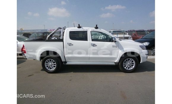 Buy Import Toyota Hilux White Car in Import - Dubai in Marquesas Buy Import Toyota Hilux White Car in Import - Dubai in Marquesas