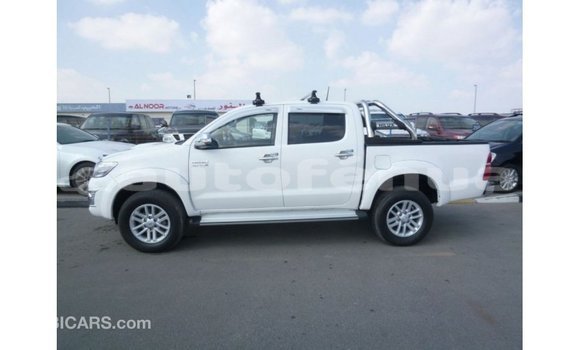 Buy Import Toyota Hilux White Car in Import - Dubai in Marquesas Buy Import Toyota Hilux White Car in Import - Dubai in Marquesas