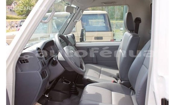 Buy Import Toyota Land Cruiser White Car in Import - Dubai in Marquesas Buy Import Toyota Land Cruiser White Car in Import - Dubai in Marquesas