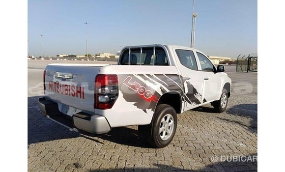 Acheter Import Voiture Mitsubishi L200 Blanc à Import - Dubai, Marquesas Acheter Import Voiture Mitsubishi L200 Blanc à Import - Dubai, Marquesas