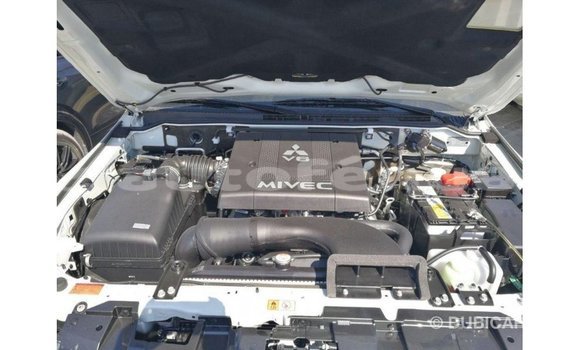 Acheter Import Voiture Mitsubishi Pajero Blanc à Import - Dubai, Marquesas Acheter Import Voiture Mitsubishi Pajero Blanc à Import - Dubai, Marquesas