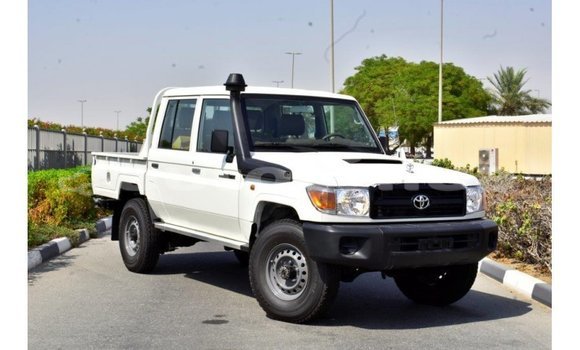 Acheter Import Voiture Toyota Land Cruiser Blanc à Import - Dubai, Marquesas Acheter Import Voiture Toyota Land Cruiser Blanc à Import - Dubai, Marquesas