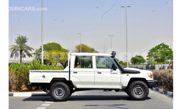 Acheter Import Voiture Toyota Land Cruiser Blanc à Import - Dubai, Marquesas Acheter Import Voiture Toyota Land Cruiser Blanc à Import - Dubai, Marquesas