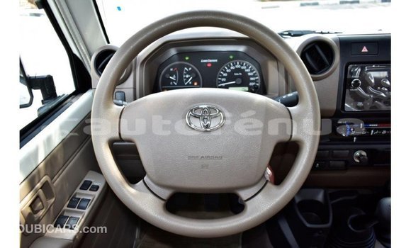 Acheter Import Voiture Toyota Land Cruiser Blanc à Import - Dubai, Marquesas Acheter Import Voiture Toyota Land Cruiser Blanc à Import - Dubai, Marquesas