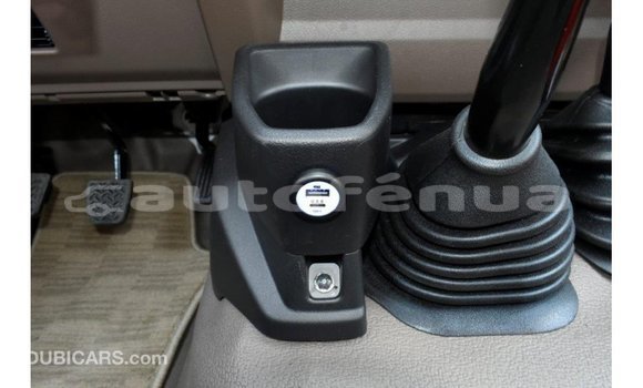 Acheter Import Voiture Toyota Land Cruiser Blanc à Import - Dubai, Marquesas Acheter Import Voiture Toyota Land Cruiser Blanc à Import - Dubai, Marquesas