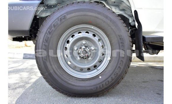 Acheter Import Voiture Toyota Land Cruiser Blanc à Import - Dubai, Marquesas Acheter Import Voiture Toyota Land Cruiser Blanc à Import - Dubai, Marquesas