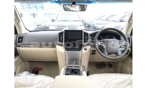 Buy Import Toyota Land Cruiser White Car in Import - Dubai in Marquesas Buy Import Toyota Land Cruiser White Car in Import - Dubai in Marquesas