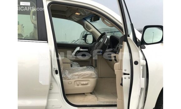 Buy Import Toyota Land Cruiser White Car in Import - Dubai in Marquesas Buy Import Toyota Land Cruiser White Car in Import - Dubai in Marquesas