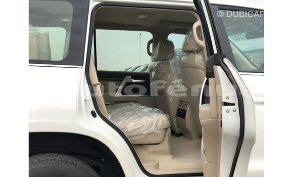 Buy Import Toyota Land Cruiser White Car in Import - Dubai in Marquesas Buy Import Toyota Land Cruiser White Car in Import - Dubai in Marquesas