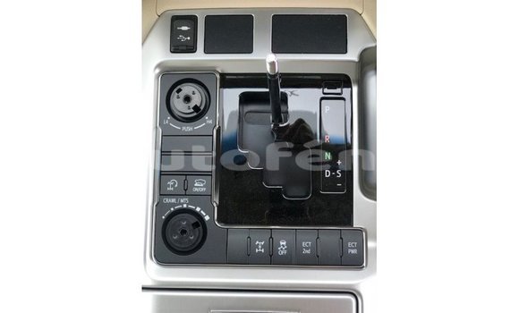 Buy Import Toyota Land Cruiser White Car in Import - Dubai in Marquesas Buy Import Toyota Land Cruiser White Car in Import - Dubai in Marquesas