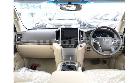Buy Import Toyota Land Cruiser White Car in Import - Dubai in Marquesas Buy Import Toyota Land Cruiser White Car in Import - Dubai in Marquesas