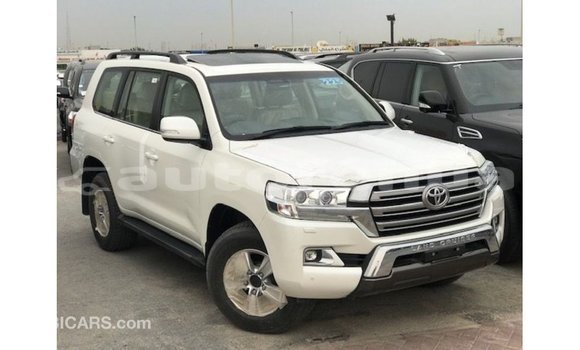 Buy Import Toyota Land Cruiser White Car in Import - Dubai in Marquesas Buy Import Toyota Land Cruiser White Car in Import - Dubai in Marquesas