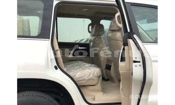 Buy Import Toyota Land Cruiser White Car in Import - Dubai in Marquesas Buy Import Toyota Land Cruiser White Car in Import - Dubai in Marquesas