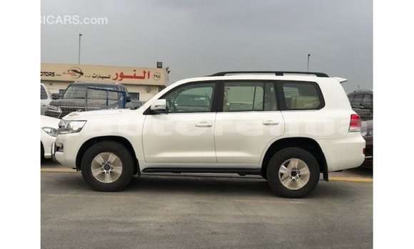 Buy Import Toyota Land Cruiser White Car in Import - Dubai in Marquesas Buy Import Toyota Land Cruiser White Car in Import - Dubai in Marquesas