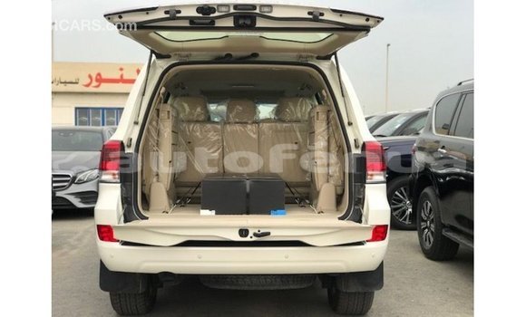 Buy Import Toyota Land Cruiser White Car in Import - Dubai in Marquesas Buy Import Toyota Land Cruiser White Car in Import - Dubai in Marquesas