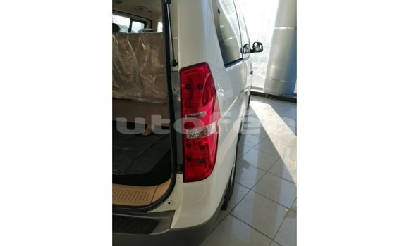Acheter Import Utilitaire Hyundai Chorus Blanc à Import - Dubai, Marquesas Acheter Import Utilitaire Hyundai Chorus Blanc à Import - Dubai, Marquesas