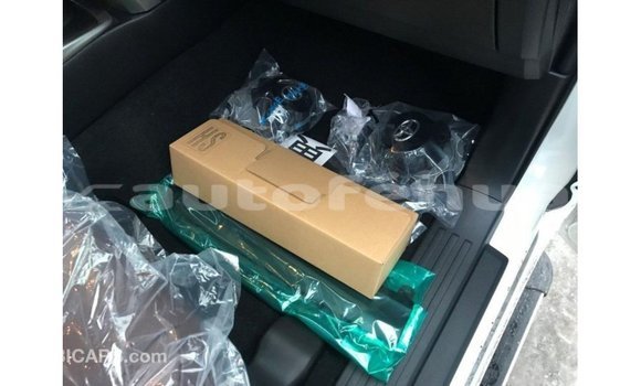 Acheter Import Voiture Toyota 4Runner Blanc à Import - Dubai, Marquesas Acheter Import Voiture Toyota 4Runner Blanc à Import - Dubai, Marquesas