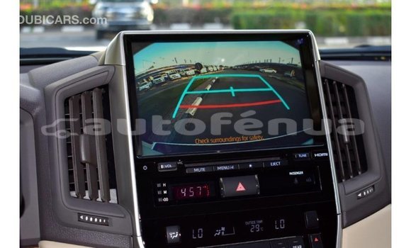 Buy Import Toyota Land Cruiser White Car in Import - Dubai in Marquesas Buy Import Toyota Land Cruiser White Car in Import - Dubai in Marquesas