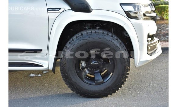 Buy Import Toyota Land Cruiser White Car in Import - Dubai in Marquesas Buy Import Toyota Land Cruiser White Car in Import - Dubai in Marquesas