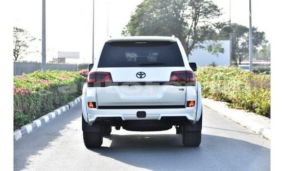 Buy Import Toyota Land Cruiser White Car in Import - Dubai in Marquesas Buy Import Toyota Land Cruiser White Car in Import - Dubai in Marquesas