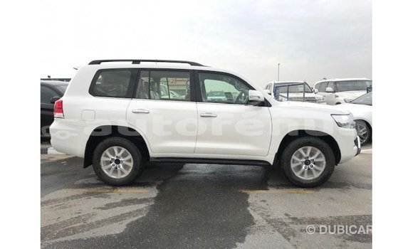 Acheter Import Voiture Toyota Land Cruiser Blanc à Import - Dubai, Marquesas Acheter Import Voiture Toyota Land Cruiser Blanc à Import - Dubai, Marquesas