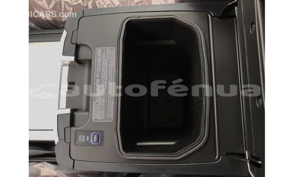 Acheter Import Voiture Toyota Land Cruiser Blanc à Import - Dubai, Marquesas Acheter Import Voiture Toyota Land Cruiser Blanc à Import - Dubai, Marquesas