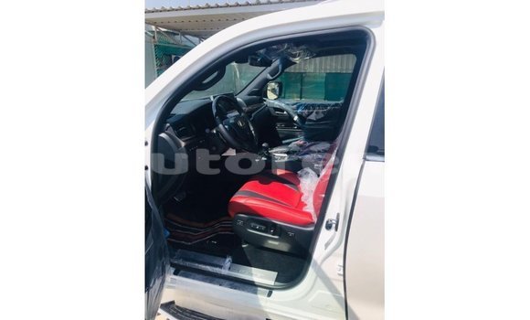 Acheter Import Voiture Lexus LX Blanc à Import - Dubai, Marquesas Acheter Import Voiture Lexus LX Blanc à Import - Dubai, Marquesas