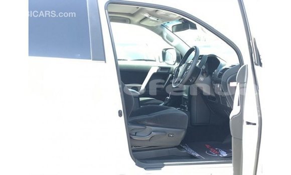 Acheter Import Voiture Toyota Prado Blanc à Import - Dubai, Marquesas Acheter Import Voiture Toyota Prado Blanc à Import - Dubai, Marquesas