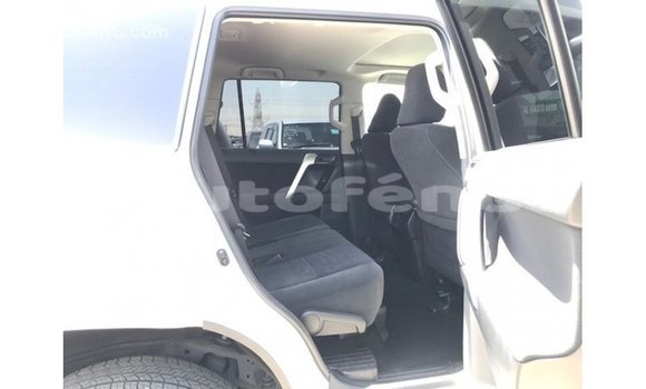 Acheter Import Voiture Toyota Prado Blanc à Import - Dubai, Marquesas Acheter Import Voiture Toyota Prado Blanc à Import - Dubai, Marquesas