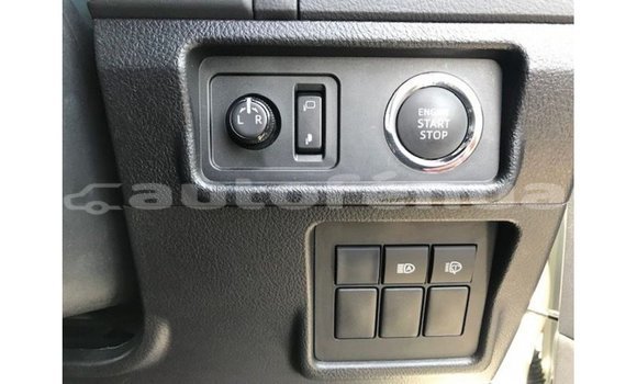 Acheter Import Voiture Toyota Prado Blanc à Import - Dubai, Marquesas Acheter Import Voiture Toyota Prado Blanc à Import - Dubai, Marquesas