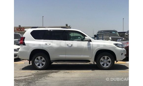 Acheter Import Voiture Toyota Prado Blanc à Import - Dubai, Marquesas Acheter Import Voiture Toyota Prado Blanc à Import - Dubai, Marquesas