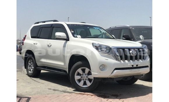 Acheter Import Voiture Toyota Prado Blanc à Import - Dubai, Marquesas
