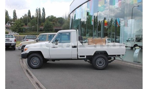 Buy Import Toyota Land Cruiser White Car in Import - Dubai in Marquesas Buy Import Toyota Land Cruiser White Car in Import - Dubai in Marquesas
