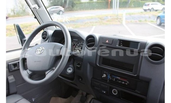 Buy Import Toyota Land Cruiser White Car in Import - Dubai in Marquesas Buy Import Toyota Land Cruiser White Car in Import - Dubai in Marquesas