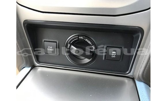 Acheter Import Voiture Toyota Prado Blanc à Import - Dubai, Marquesas Acheter Import Voiture Toyota Prado Blanc à Import - Dubai, Marquesas