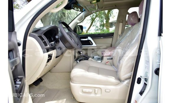 Buy Import Toyota Land Cruiser White Car in Import - Dubai in Marquesas Buy Import Toyota Land Cruiser White Car in Import - Dubai in Marquesas