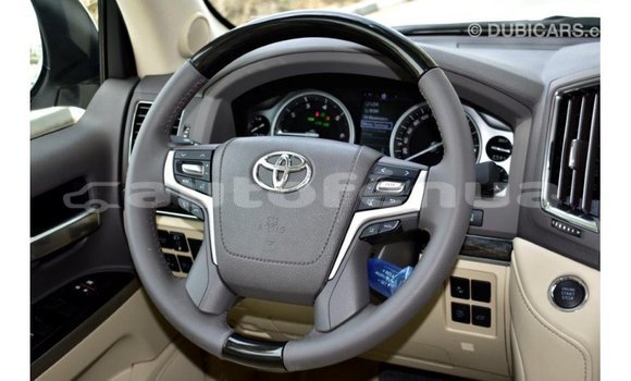 Buy Import Toyota Land Cruiser White Car in Import - Dubai in Marquesas Buy Import Toyota Land Cruiser White Car in Import - Dubai in Marquesas