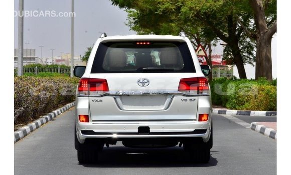 Buy Import Toyota Land Cruiser White Car in Import - Dubai in Marquesas Buy Import Toyota Land Cruiser White Car in Import - Dubai in Marquesas