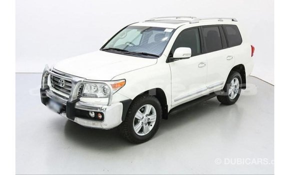 Acheter Import Voiture Toyota Land Cruiser Blanc à Import - Dubai, Marquesas Acheter Import Voiture Toyota Land Cruiser Blanc à Import - Dubai, Marquesas