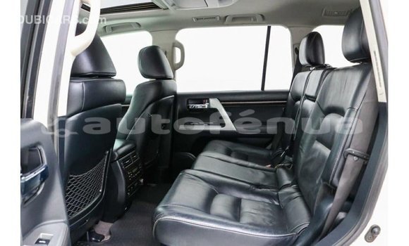 Acheter Import Voiture Toyota Land Cruiser Blanc à Import - Dubai, Marquesas Acheter Import Voiture Toyota Land Cruiser Blanc à Import - Dubai, Marquesas