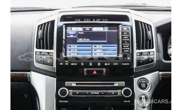 Acheter Import Voiture Toyota Land Cruiser Blanc à Import - Dubai, Marquesas Acheter Import Voiture Toyota Land Cruiser Blanc à Import - Dubai, Marquesas